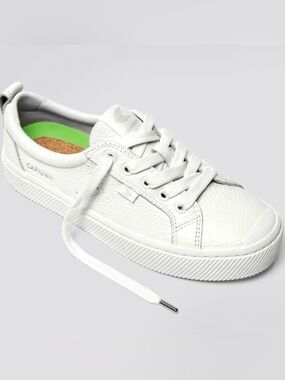 Cariuma OCA Low Pebbled Leather Sneakers
